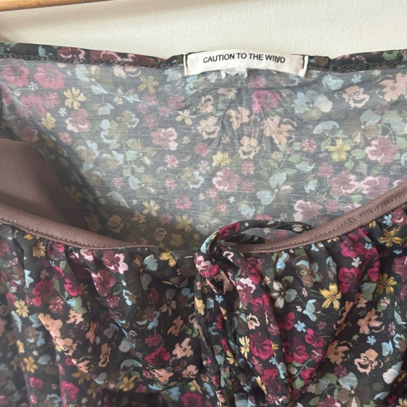 Caution to the Wind Cropped Floral Blouse - Picture 9 of 10
